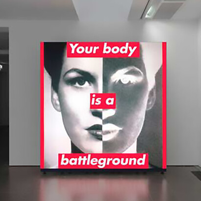 Savoir c’est pouvoir (1989) by Barbara Kruger uses bold text and fragmented imagery to explore the relationship between language, knowledge, and power