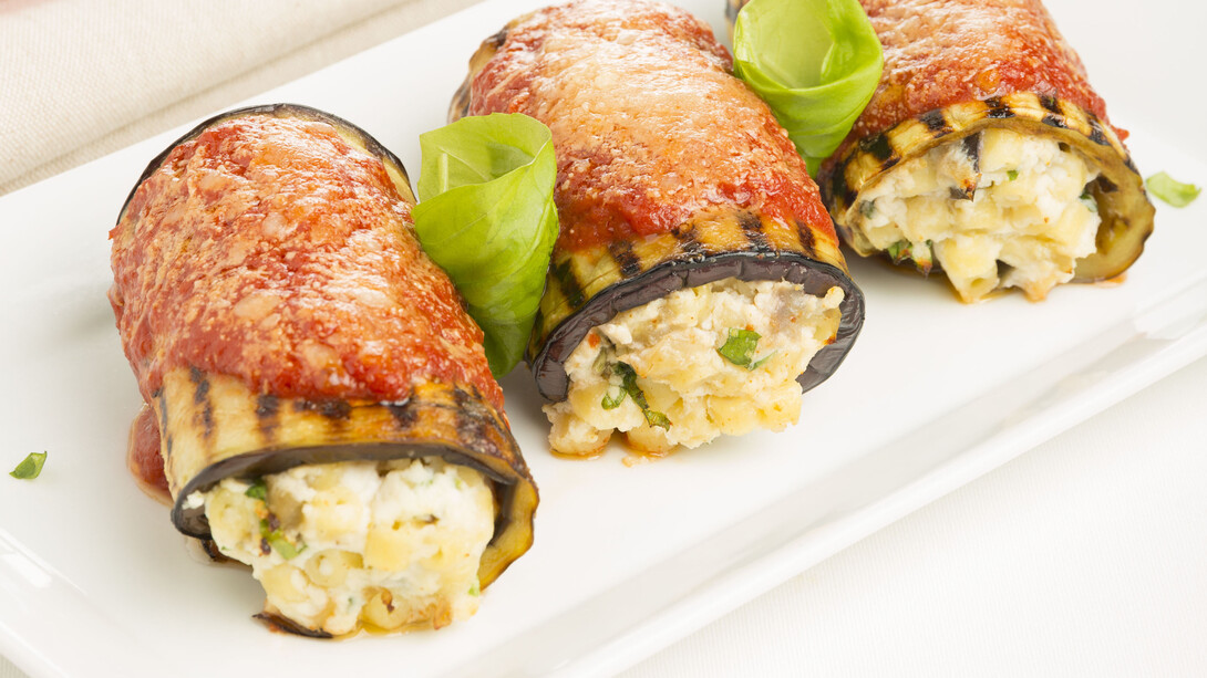 Melanzane arrotolate con pasta e ricotta