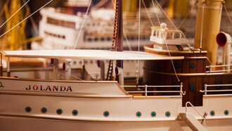 Modelo náutico a escala de la embarcación 'El Principessa Jolanda': transatlántico perteneciente a la compañía naviera italiana