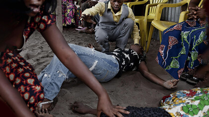 Sorcellerie. La réalité de la sorcellerie n’est pas un simple postulat, parce que toute intelligence lucide est en mesure d’en observer les effets © Alfredo Falvo/Contrasto Rea