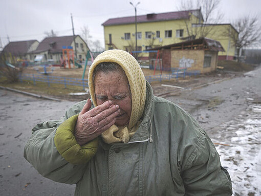 Mujer en la guerra Rusia contra Ucrania