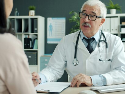 Per la medicina generale, la presa in carico efficace richiede un approccio multidimensionale che integri bisogni clinici, psicologici, sociali e relazionali