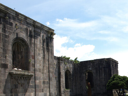 Vista de las Ruinas de la Parroquia de Santiago Apóstol en Cartago, Costa Rica.