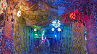 Laurie Shapiro. Instalación artística "Alchemy Tunnel", California, EE. UU.