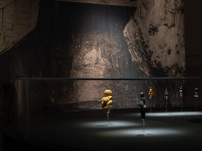 Jeff Koons, Venus Lespugue, exhibition view. Courtesy of Museum of Cycladic Art 