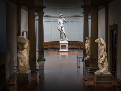 In un crescendo emotivo, la galleria di Prigioni, i colossi non finiti di Michelangelo, conduce il visitatore dell’Accademia di Firenze alla perfezione del David 

© Guido Cozzi