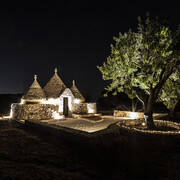 Trullo, spazio espositivo stra-ordinario, sede estiva dalla Dep Art Gallery di Milano. Courtesy of Dep Art Out