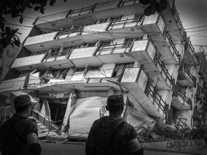 Los trabajadores de los locales vecinos gritaban, lloraban, se aferraban a las paredes de sus negocios como para que no se cayeran