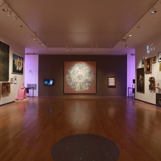 Adriana Bustos, Código natal los orígenes cósmicos del Museo, vista de exhibición. Cortesía del Museo Nacional de Bellas Artes 