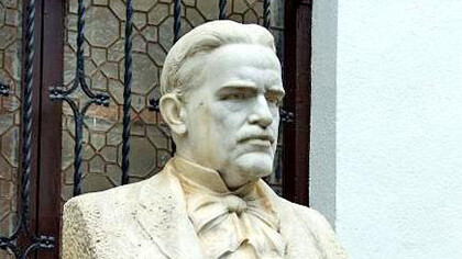 Escultor Lorenzo Coullaut Valera, busto de Juan Valera y Alcalá-Galiano (18 October 1824 — 18 April 1905): escritor, diplomático y político español. Museo de Bellas Artes, Córdoba, España