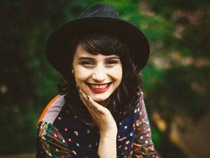 O grande problema de julgar ou o grande problema do julgamento aparece quando ele estabelece críticas ou elogios ao outro