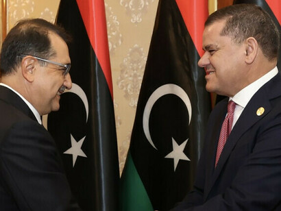 Firma dell'accordo Turchia-Libia nell'ottobre 2022. Essendo le riserve di idrocarburi della Libia ingenti e forse le più grandi dell'Africa, è chiaro che le mediazioni internazionali volte a riarmonizzare il Paese sono in costante attività, soprattutto perché motivate da grandi interessi economici e politici © AFP