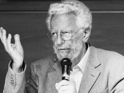 Desde esa perspectiva, Dussel muestra cómo la categoría de propiedad se invierte en el capitalismo, convirtiéndose en un mecanismo de dominación más que en una expresión del trabajo propio