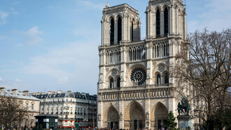 Iglesia de Notre Dame, París, Francia. Cada visita a una nueva iglesia era un descubrimiento; pero nada me había preparado para la belleza de las catedrales europeas