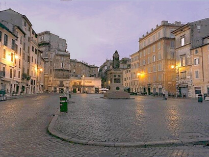 Giordano Bruno finì arso nel sito di Campo dei Fiori, mentre i suoi libri erano bruciati sulla scalinata di S. Pietro