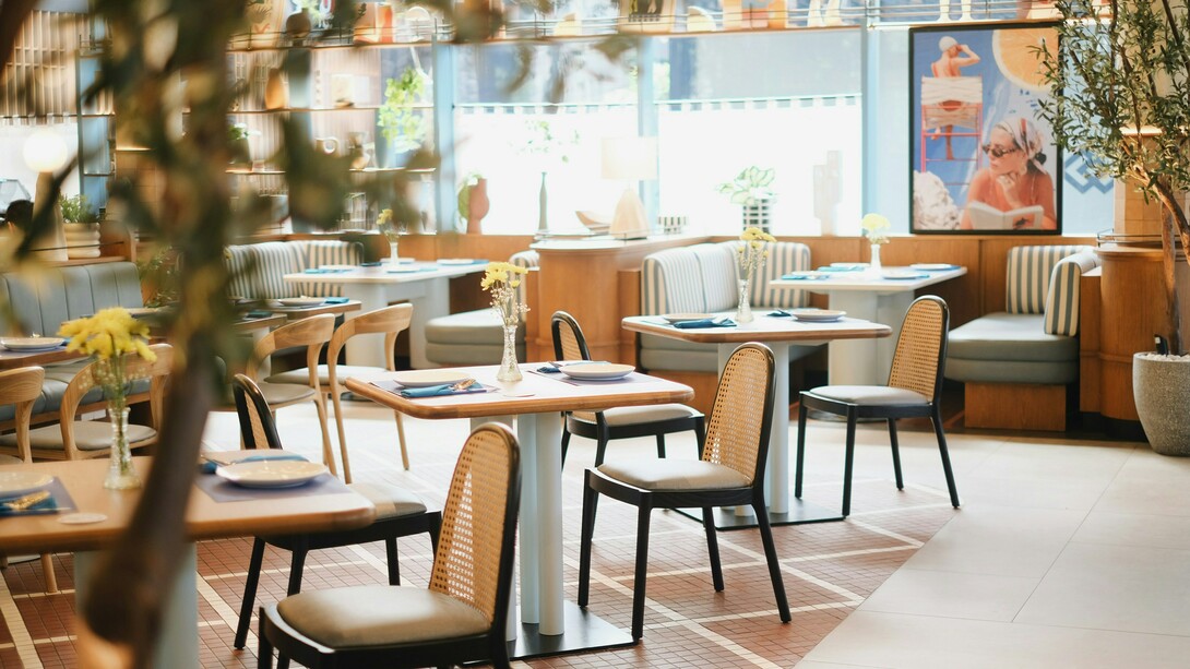 Cocinar no es solo un acto culinario, sino una práctica inmersa en un entramado de factores políticos, económicos, sociales, tecnológicos, ecológicos y legales que moldean cada plato que llega a la mesa