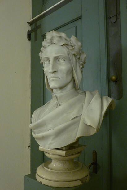 Busto de Dante Alighieri en Trento, Italia. Obra de Andrea Malfatti