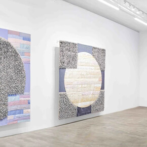 Marie Watt, Thirteen moons, exhibition view. Courtesy of Marc Straus Gallery