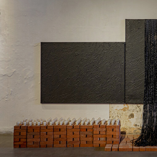 Rafael Ottón Solís, Vigilia en pie de muerte, 1990, instalación. Fotografía de Esteban Lobo Quesada