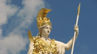 Pallade Atena sorregge nella mano destra Nike, particolare