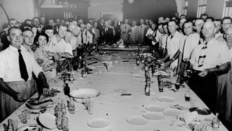 Fiesta de navidad en oficinas públicas en Brisbane, Queensland, Australia, diciembre de 1952