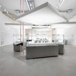 Weeping glass, exhibition view. Courtesy of Museum Boijmans Van Beuningen