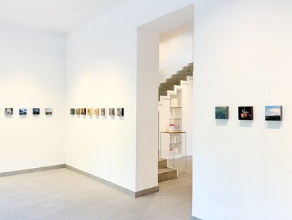 Artisti vari, <20 15×15/20×20, vista della mostra. Per gentile concessione di Punto Sull'Arte