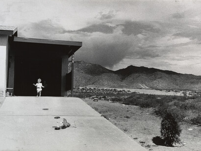Garry Winogrand, Albuquerque, 1957, Tirage gélatino-argentique, The Museum of Modern Art, New York, acquisition © The Estate of Garry Winogrand, courtesy Fraenkel Gallery, San Francisco, Digital image © The Museum of Modern Art Photo Scala, Florence