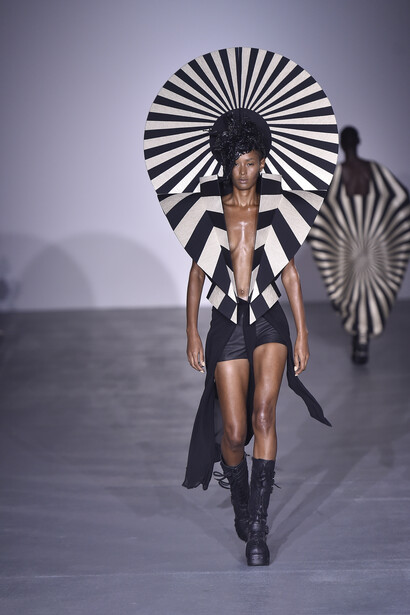 Gareth Pugh September 2017 Collection - Look 33
