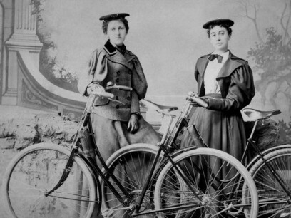 Donne in bicicletta