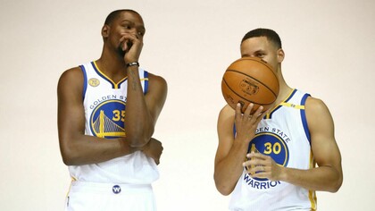 Kevin Durant y Steve Curry, de Golden State Warriors