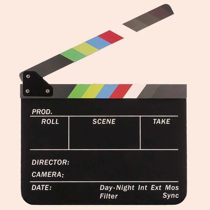 Claqueta de cine. Thiago comenzaba su carrera como cineasta. Como travesura, pero también como una posible fuente de ingresos, empezó a considerar el cine porno como una opción