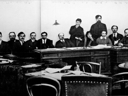 El Gobierno presidido por Lenin, el Consejo de Comisarios del Pueblo, en una imagen de comienzos de 1918