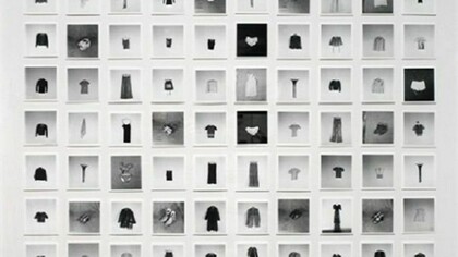 All the clothes of a woman, 70 fotografie in b-n, 130x90 cm