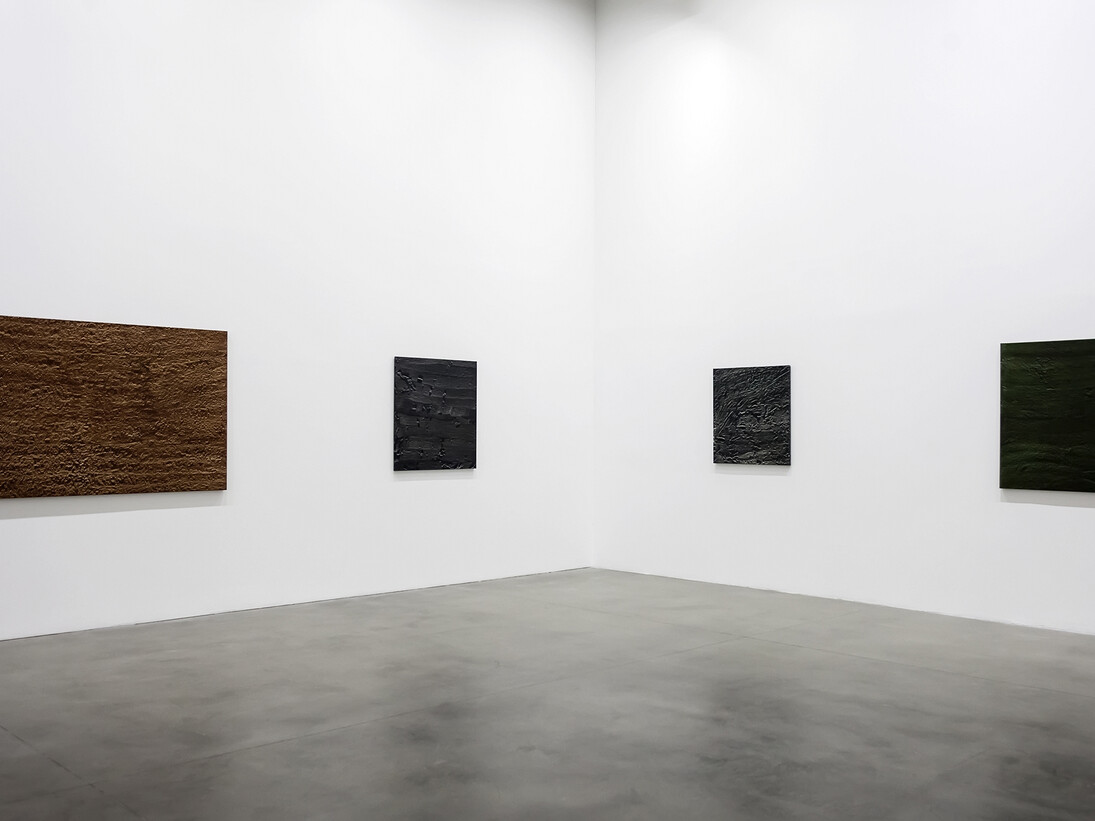Isa Genzken. Basic Research Paintings, installation view at ICA, London