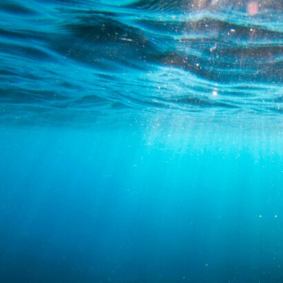 In Spagna, al 2023 sono attivi 765 impianti di desalinizzazione che ogni giorno generano 5 milioni di metri cubi di acqua, di cui 99 producono dai 10.000 ai 250.000 m3 al giorno