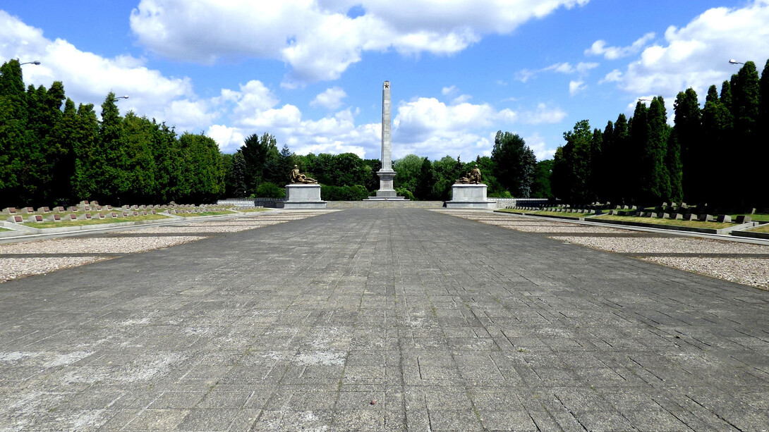 Warsaw cemetery, by Bohdan Lachert