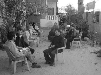 Las elecciones parlamentarias palestinas de 2006 fueron ganadas por Hamás (74 de los 132 diputados del Consejo Legislativo Palestino). Todo el mundo atento a la causa palestina conocía la corrupción de la Autoridad Palestina controlada por Fatah. Gaza, 2009