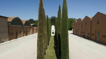 Centro artigianale nell'ex Conservificio Drommi, San Martino in Campo (Pg), veduta fotografica (Paolo Tramontana).