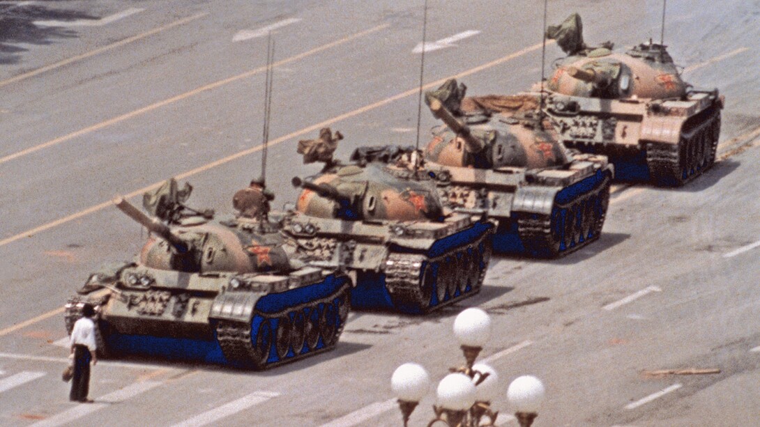 Un hombre solo frente a los tanques: la famosa foto de la plaza de Tiananmén, 1989