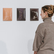 Artistes divers, It could be James on the beach. It could be. It could be very fresh and clear, vue de l'exposition. Avec l'aimable autorisation du Musée Dhondt-Dhaenens