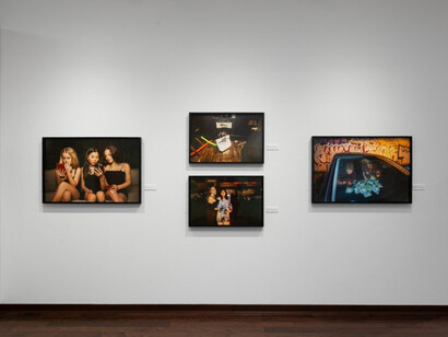 Lauren Greenfield, Social studies, exhibition view. Courtesy of Fahey/Klein Gallery