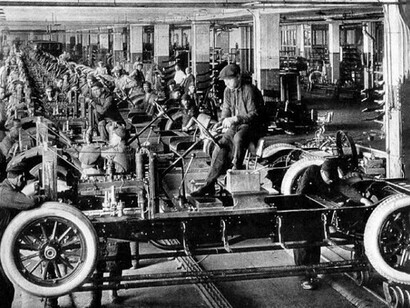 'Un mundo feliz' de Aldous Huxley: el año cero coincide con 1908 en el que nace el primer modelo Ford T, es decir, el primer coche producido en cadena de montaje.