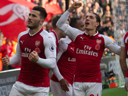 Kolasinac et Bellerin célébrant un but, 28 octobre 2017