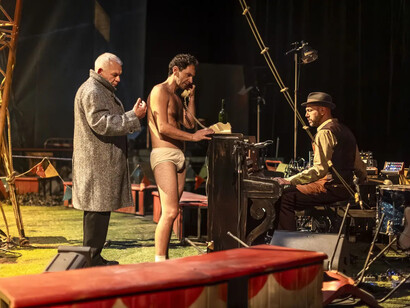 Le funambule. Avec l'aimable autorisation du Les Célestins, Théâtre de Lyon