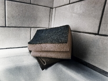 Gianni Pezzani, Series: Cucina della mamma, spugna, 1982 © Gianni Pezzani