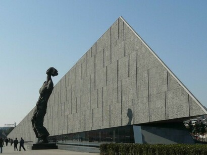 Nanjing Memorial Hall, Outdoor Sculpture
