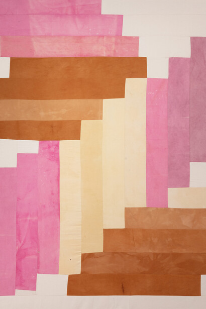 Yto Barrada, Untitled (pinkandtanstriped), 2022. Mit freundlicher genehmigung der künstlerin und der Sfeir-Semler Galerie Beirut/Hamburg, © Yto Barrada