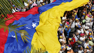 Manifestantes inundan las calles de Caracas, Venezuela