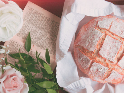 Muchas referencias simbólicas nos hablan de las relaciones de los individuos en torno a la buena o mediocre mesa